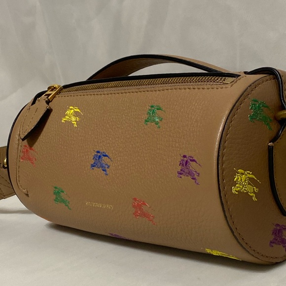 BURBERRY THE EKD LEATHER BARREL BAG IN NEUTRALS/MULTI - Picture 4 of 17
